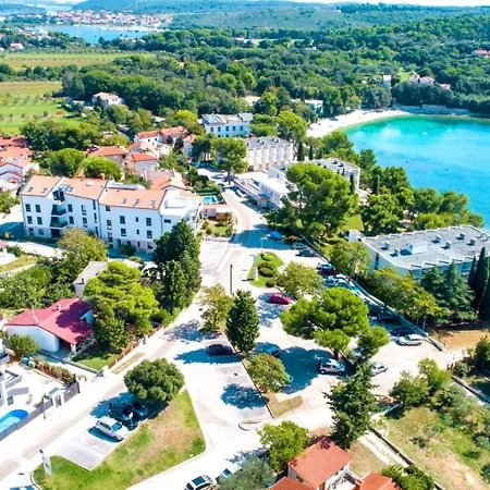 Niko - Big With Stunning Sea View And Pool Apartment