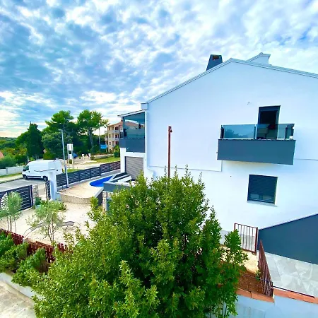 Niko - Big With Stunning Sea View And Pool Banjole