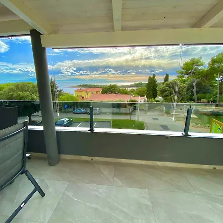 Niko - Big With Stunning Sea View And Pool Apartment Banjole