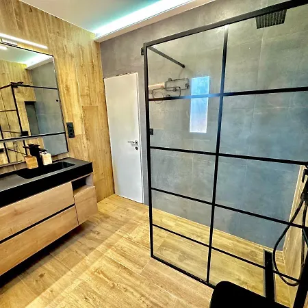 Apartment Niko - Big With Stunning Sea View And Pool