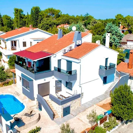Niko - Big With Stunning Sea View And Pool Apartment Banjole