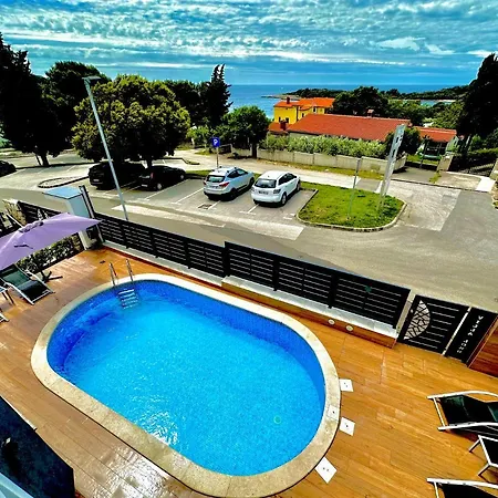 Niko - Big With Stunning Sea View And Pool Apartment Banjole