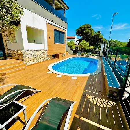 Apartment Niko - Big With Stunning Sea View And Pool