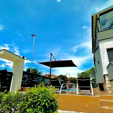 Niko - Big With Stunning Sea View And Pool Apartment