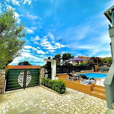 Apartment Niko - Big With Stunning Sea View And Pool Banjole