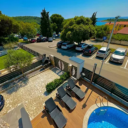 Apartment Niko - Big With Stunning Sea View And Pool