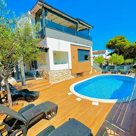 Apartment Niko - Big With Stunning Sea View And Pool