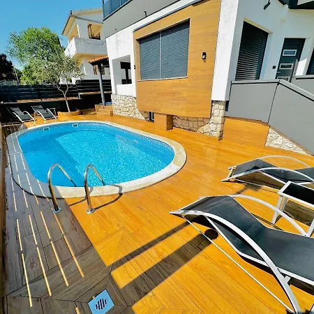 Niko - Big With Stunning Sea View And Pool Apartman *